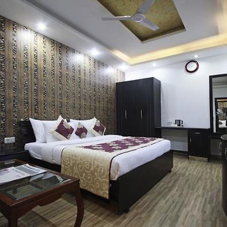 Hotel Universe Inn Нью-Делі Екстер'єр фото